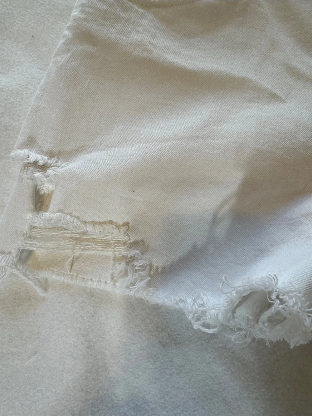KUT from the Kloth Jane White Distressed Denim Long Shorts Size 4 Frayed Hem